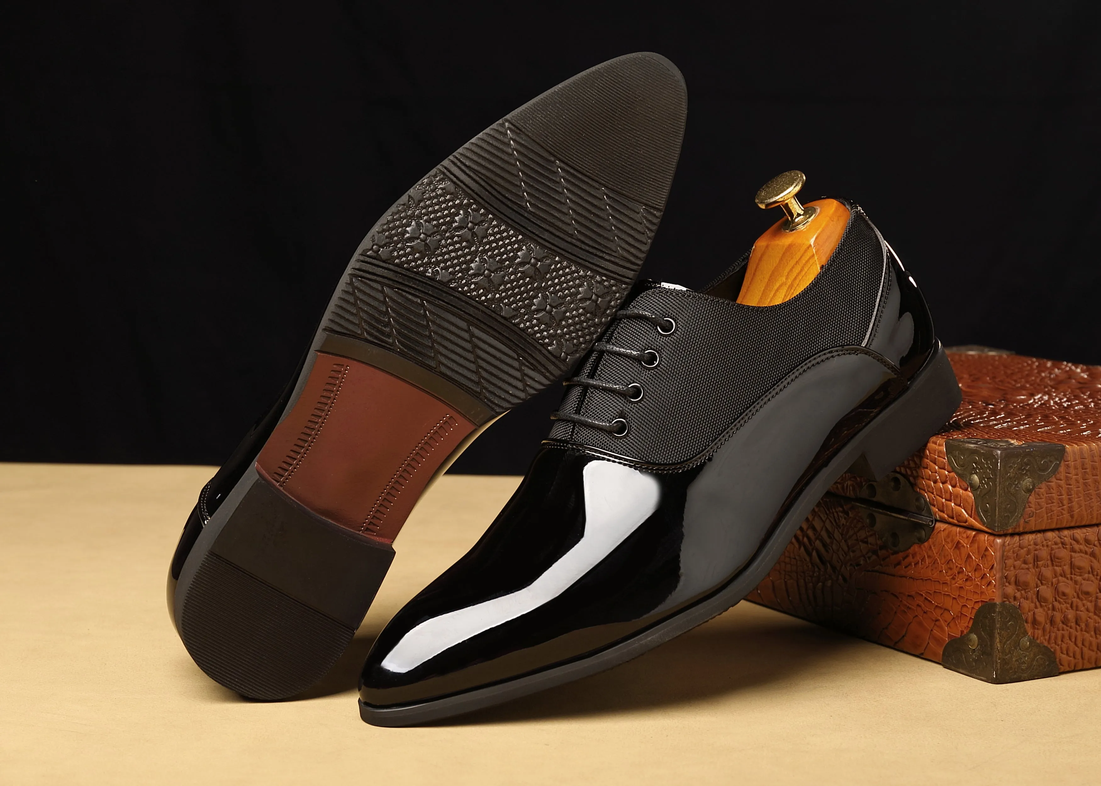 Men's Contrast Patent Leather Oxfords