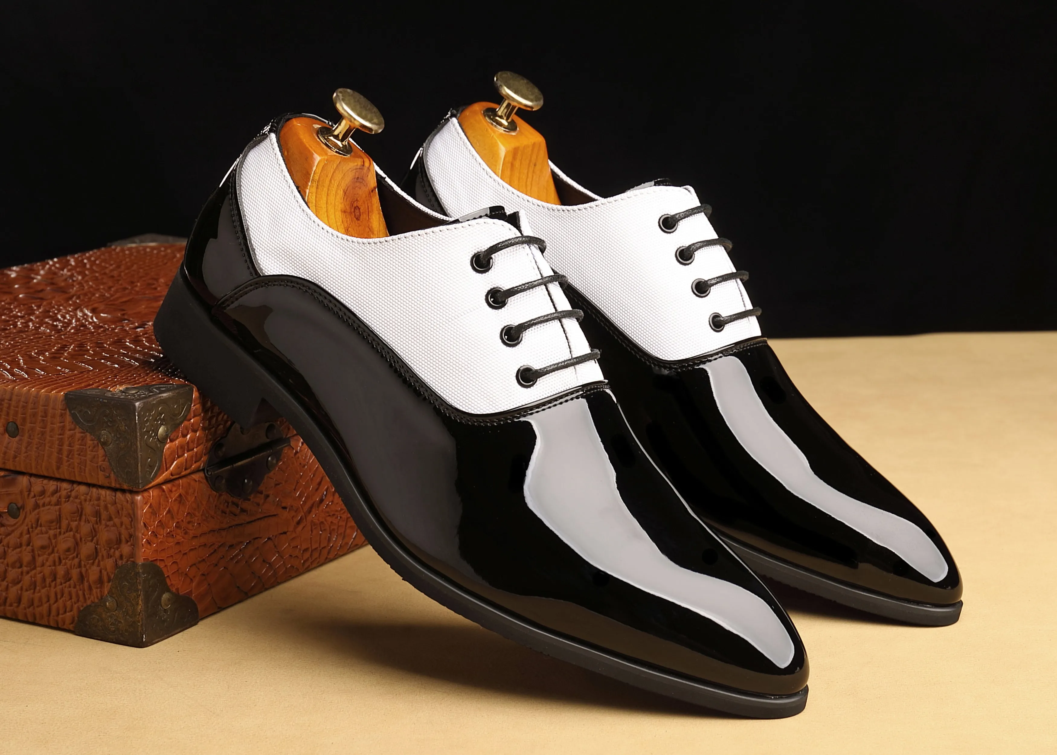 Men's Contrast Patent Leather Oxfords