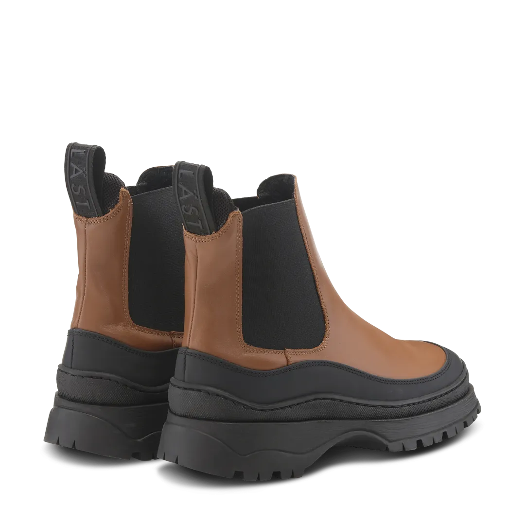 Trail Tan Chelsea Boots